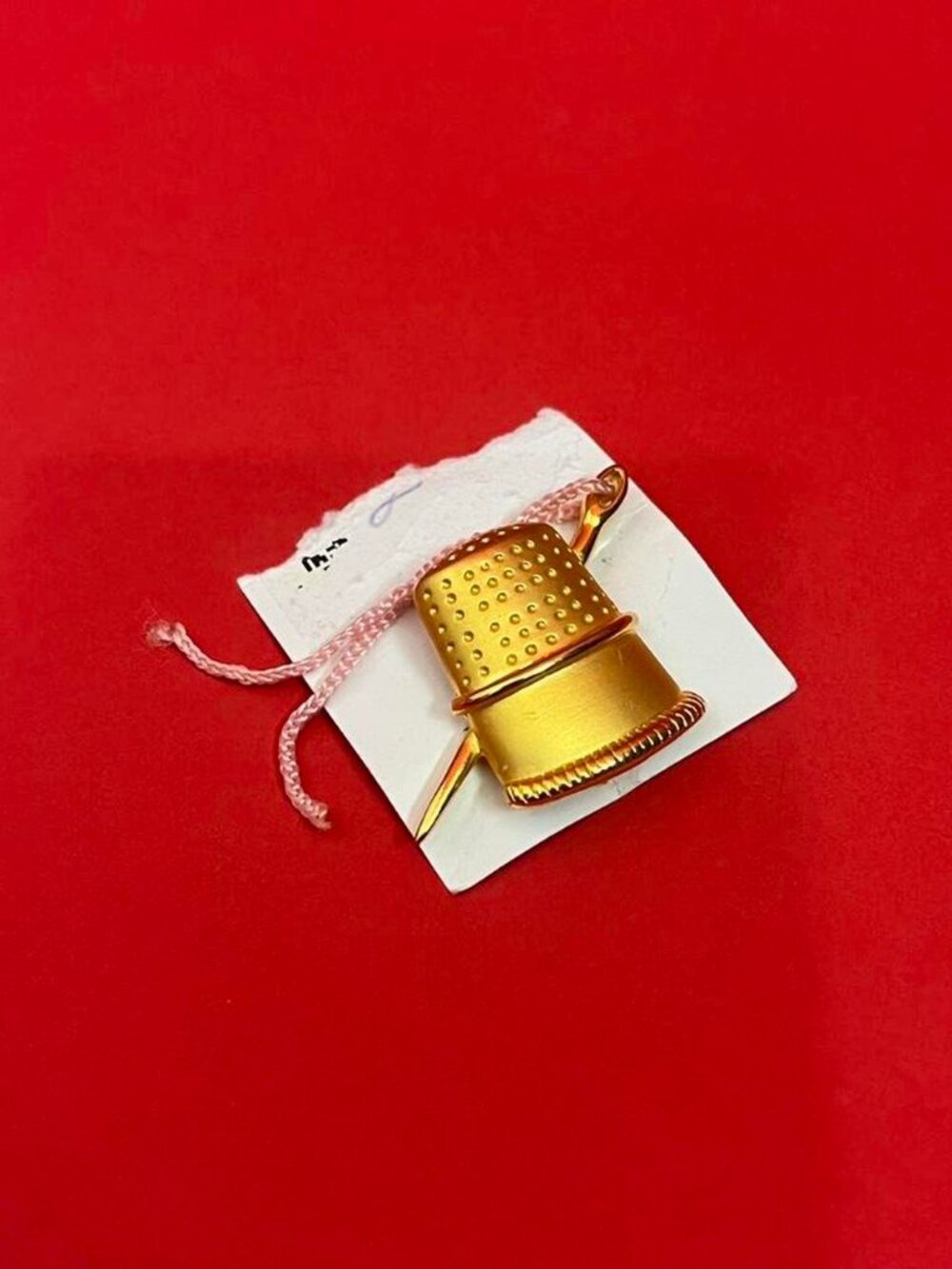 Needle thimble and thread pin 💛💛